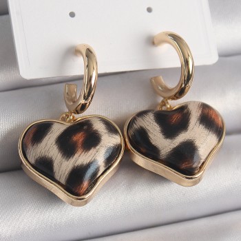 Pirinç Gold Renk 3D Kalp Leopar Model Kadın Küpe Pirinç Gold Renk 3D Kalp Leopar Model Kadın Küpe