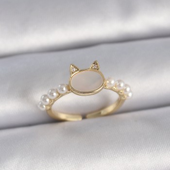 Pirinç Gold Renk Ayarlanabilir Beyaz Mineli Kedi Model İnci Detay Kadın Yüzük Pirinç Gold Renk Ayarlanabilir Beyaz Mineli Kedi Model İnci Detay Kadın Yüzük