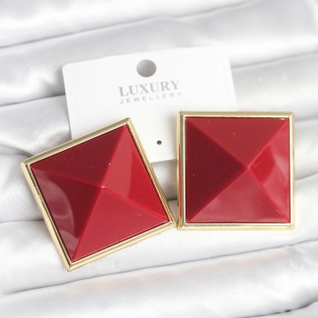 Pirinç Gold Renk Bordo Piramit Model Kadın Küpe Pirinç Gold Renk Bordo Piramit Model Kadın Küpe