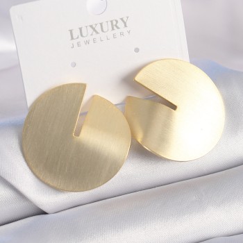 Pirinç Gold Renk Daire Plaka Model Kadın Küpe Pirinç Gold Renk Daire Plaka Model Kadın Küpe
