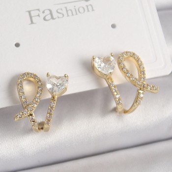 Pirinç Gold Renk Düğüm Model Zirkon Taşlı Kalp Detay Kadın Küpe Pirinç Gold Renk Düğüm Model Zirkon Taşlı Kalp Detay Kadın Küpe