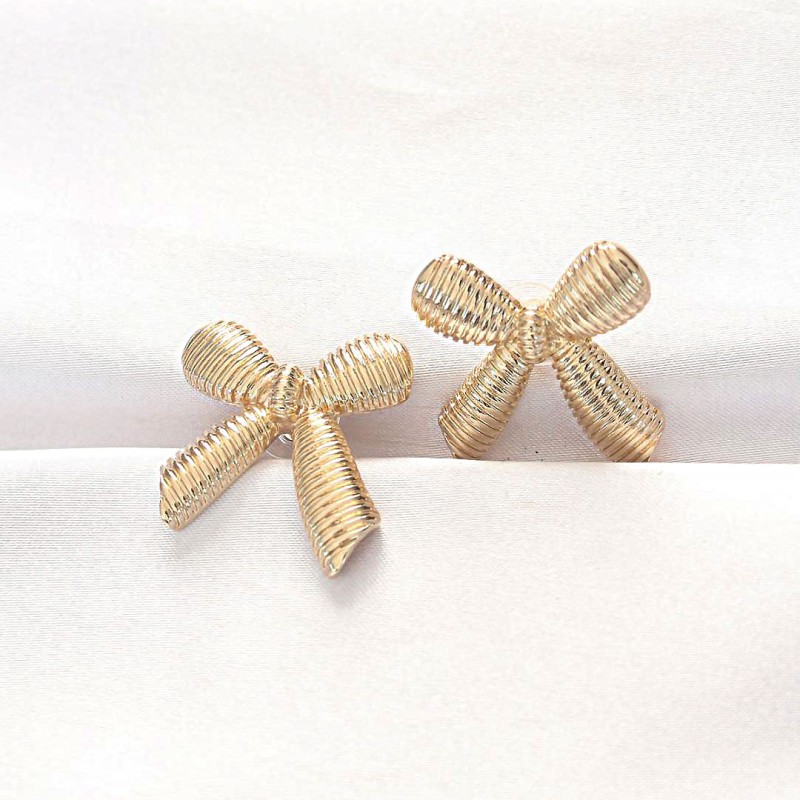 Pirinç Gold Renk Fiyonk Küpe Pirinç Gold Renk Fiyonk Küpe