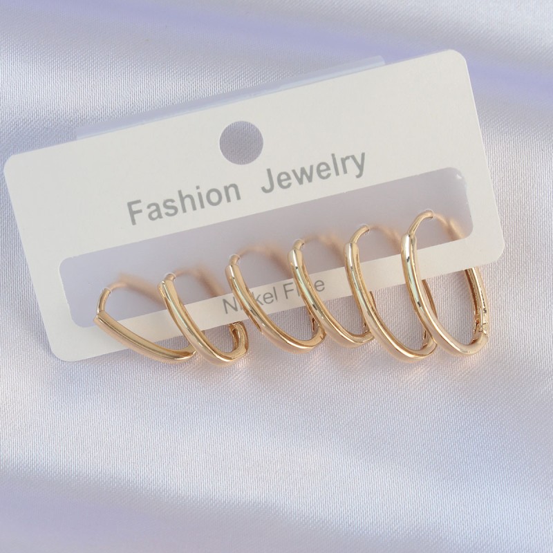 Pirinç Gold Renk İnce Oval Küpe Seti Pirinç Gold Renk İnce Oval Küpe Seti