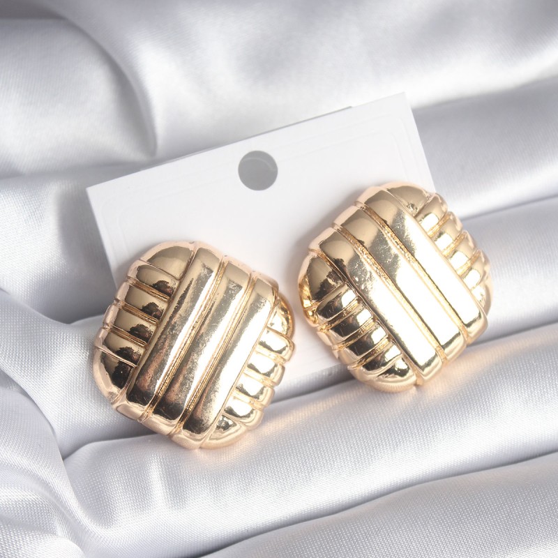 Pirinç Gold Renk İşleme Detay Kadın Küpe Pirinç Gold Renk İşleme Detay Kadın Küpe