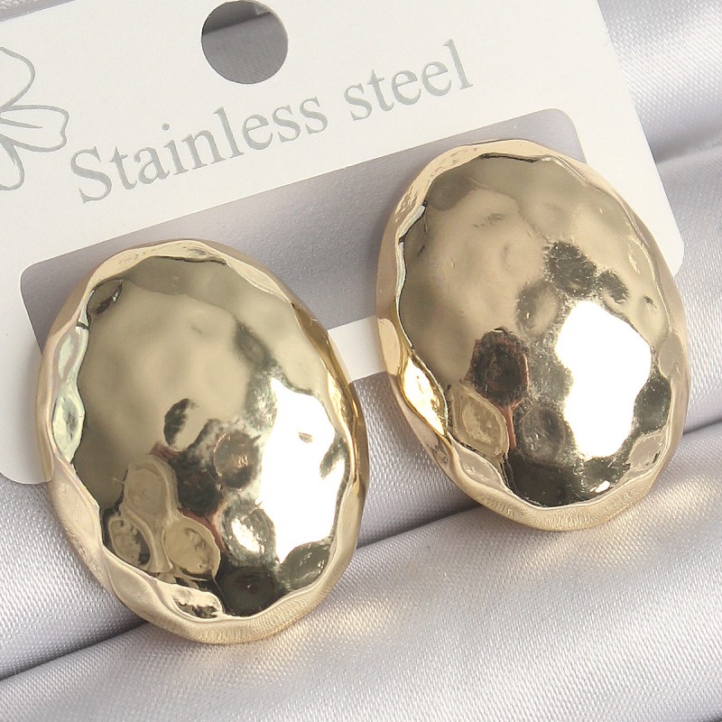 Pirinç Gold Renk İşlemeli Bombe Oval Model Kadın Küpe Pirinç Gold Renk İşlemeli Bombe Oval Model Kadın Küpe