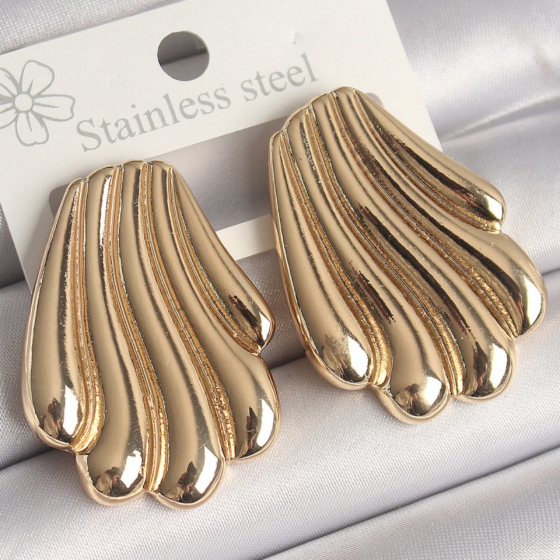 Pirinç Gold Renk İşlemeli İstirdye Model Kadın Küpe Pirinç Gold Renk İşlemeli İstirdye Model Kadın Küpe