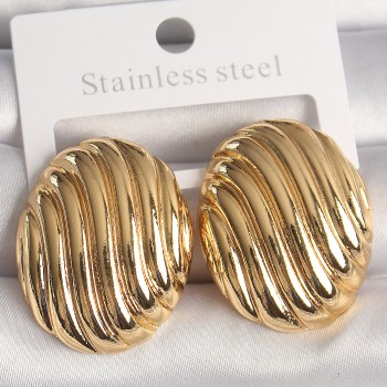 Pirinç Gold Renk İşlemeli Oval Model Kadın Küpe Pirinç Gold Renk İşlemeli Oval Model Kadın Küpe