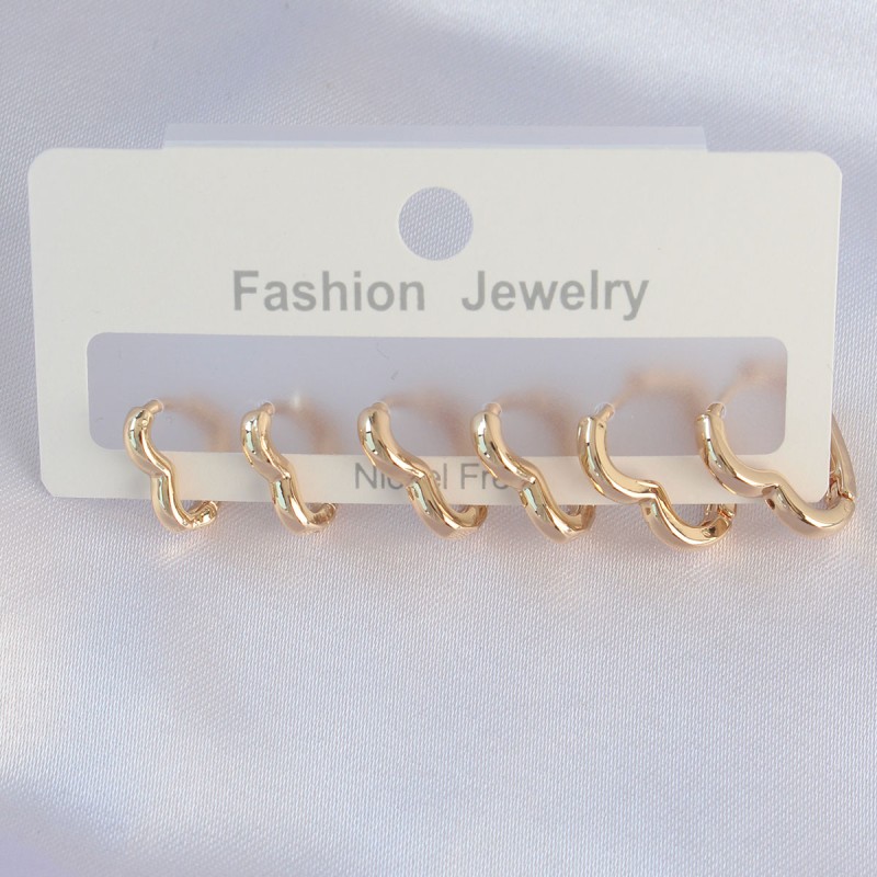 Pirinç Gold Renk Kalp Model Küpe Seti Pirinç Gold Renk Kalp Model Küpe Seti