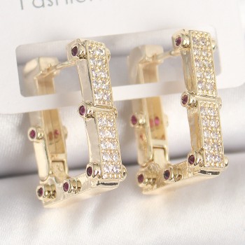 Pirinç Gold Renk Kare Zirkon Taşlı Kadın Küpe Pirinç Gold Renk Kare Zirkon Taşlı Kadın Küpe