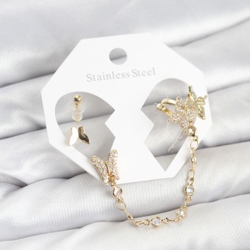 Pirinç Gold Renk Kelebek Model Zincir Bağlantılı Ear Cuff Küpe Seti Pirinç Gold Renk Kelebek Model Zincir Bağlantılı Ear Cuff Küpe Seti