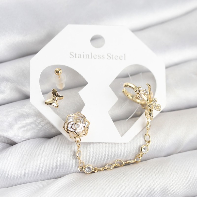 Pirinç Gold Renk Kelebekli Model Zincir Bağlantılı Ear Cuff Küpe Seti Pirinç Gold Renk Kelebekli Model Zincir Bağlantılı Ear Cuff Küpe Seti