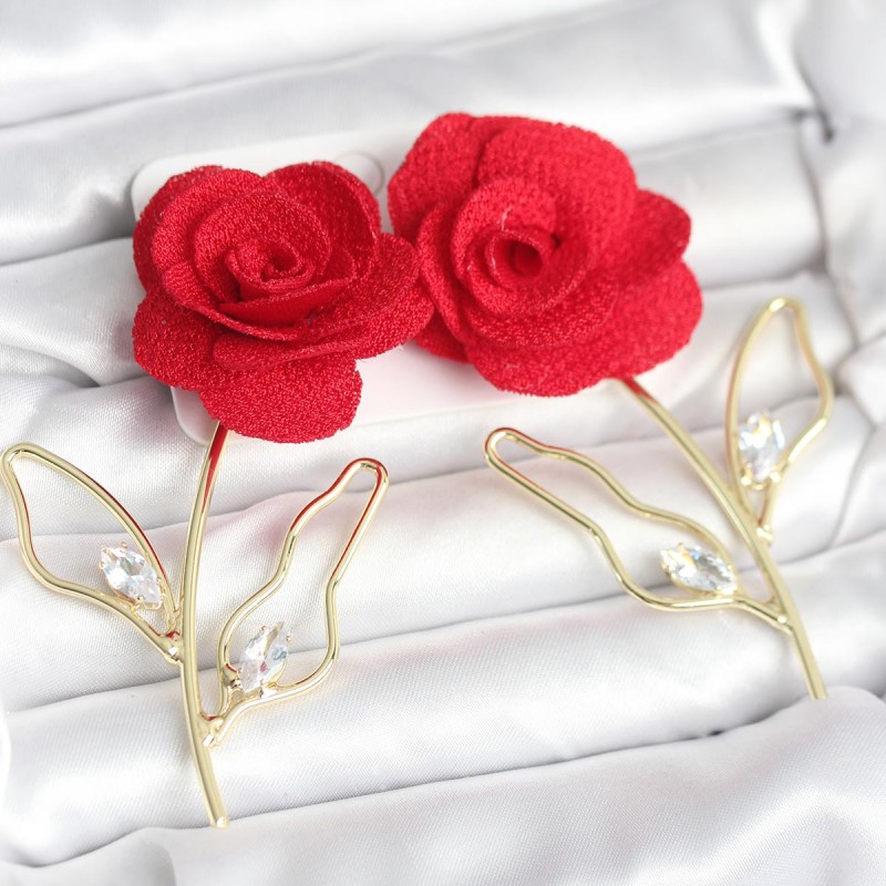 Pirinç Gold Renk Kırmızı Gül Model Kadın Küpe Pirinç Gold Renk Kırmızı Gül Model Kadın Küpe