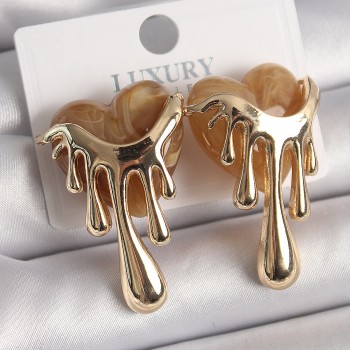 Pirinç Gold Renk Krem Sedefli Akan Kalp Model Kadın Küpe Pirinç Gold Renk Krem Sedefli Akan Kalp Model Kadın Küpe