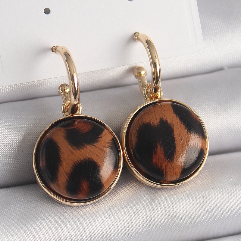 Pirinç Gold Renk Leopar Desenli Daire Model Kadın Küpe Pirinç Gold Renk Leopar Desenli Daire Model Kadın Küpe