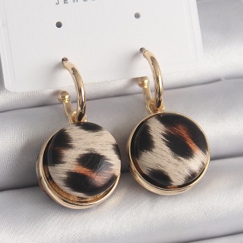 Pirinç Gold Renk Leopar Desenli Daire Model Kadın Küpe Pirinç Gold Renk Leopar Desenli Daire Model Kadın Küpe