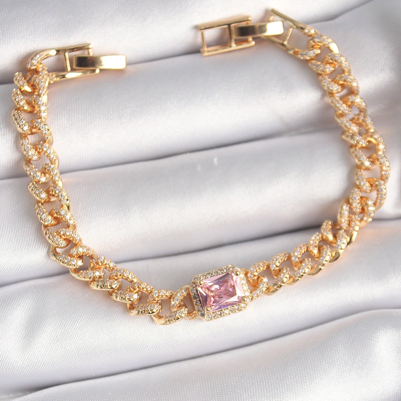 Pirinç Gold Renk Pembe Kare Zirkon Taşlı VIP Seri Kadın Bileklik Pirinç Gold Renk Pembe Kare Zirkon Taşlı VIP Seri Kadın Bileklik
