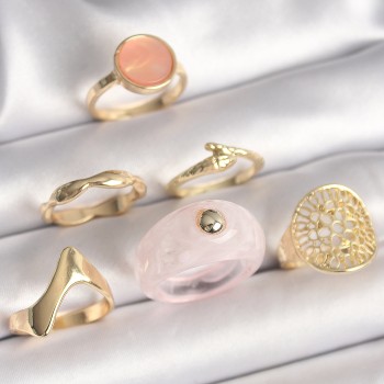 Pirinç Gold Renk Pembe Plastik Yüzük Model Daire Pembe Mine Yılan Detay 6'Lı Kadın Yüzük Seti Pirinç Gold Renk Pembe Plastik Yüzük Model Daire Pembe Mine Yılan Detay 6'Lı Kadın Yüzük Seti