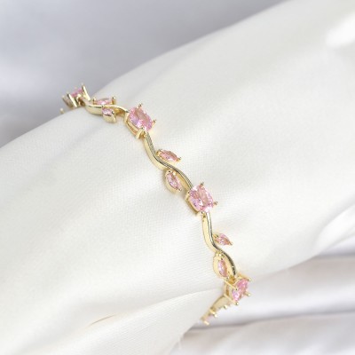 Pirinç Gold Renk Pembe Zirkon Taşlı Çiçek Model Kadın Bileklik Pirinç Gold Renk Pembe Zirkon Taşlı Çiçek Model Kadın Bileklik