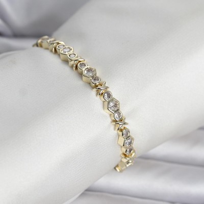 Pirinç Gold Renk Petek Model Zirkon Taşlı Kadın Bileklik Pirinç Gold Renk Petek Model Zirkon Taşlı Kadın Bileklik