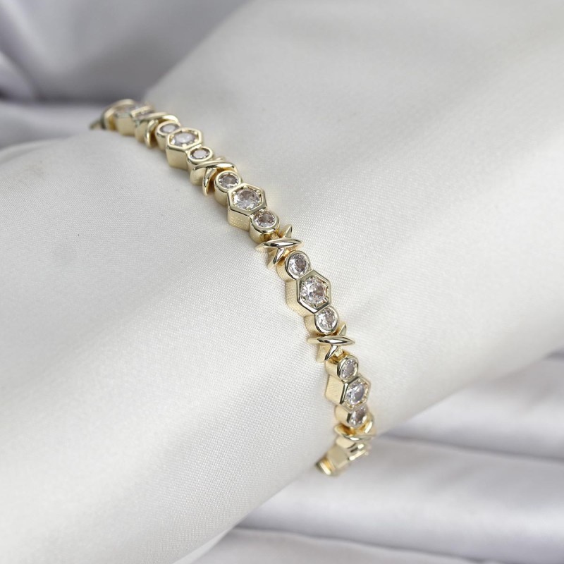 Pirinç Gold Renk Petek Model Zirkon Taşlı Kadın Bileklik Pirinç Gold Renk Petek Model Zirkon Taşlı Kadın Bileklik