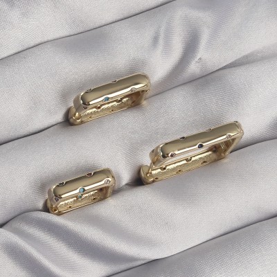 Pirinç Gold Renk Renkli Zirkon Taşlı Kare Model Küpe Seti Pirinç Gold Renk Renkli Zirkon Taşlı Kare Model Küpe Seti
