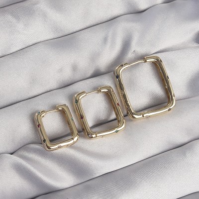 Pirinç Gold Renk Renkli Zirkon Taşlı Kare Model Küpe Seti Pirinç Gold Renk Renkli Zirkon Taşlı Kare Model Küpe Seti