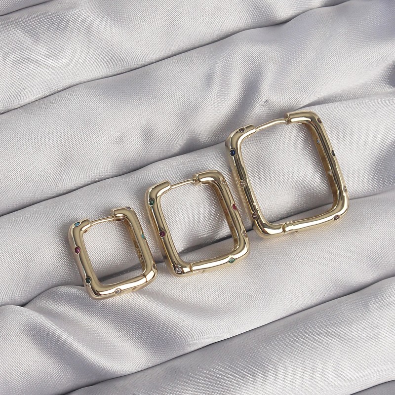 Pirinç Gold Renk Renkli Zirkon Taşlı Kare Model Küpe Seti Pirinç Gold Renk Renkli Zirkon Taşlı Kare Model Küpe Seti