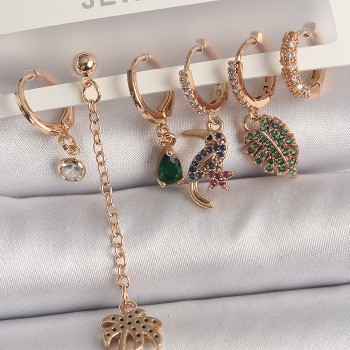 Pirinç Gold Renk Sallantı Zirkon Taşlı Ağaç Figür Kadın Küpe Seti Pirinç Gold Renk Sallantı Zirkon Taşlı Ağaç Figür Kadın Küpe Seti