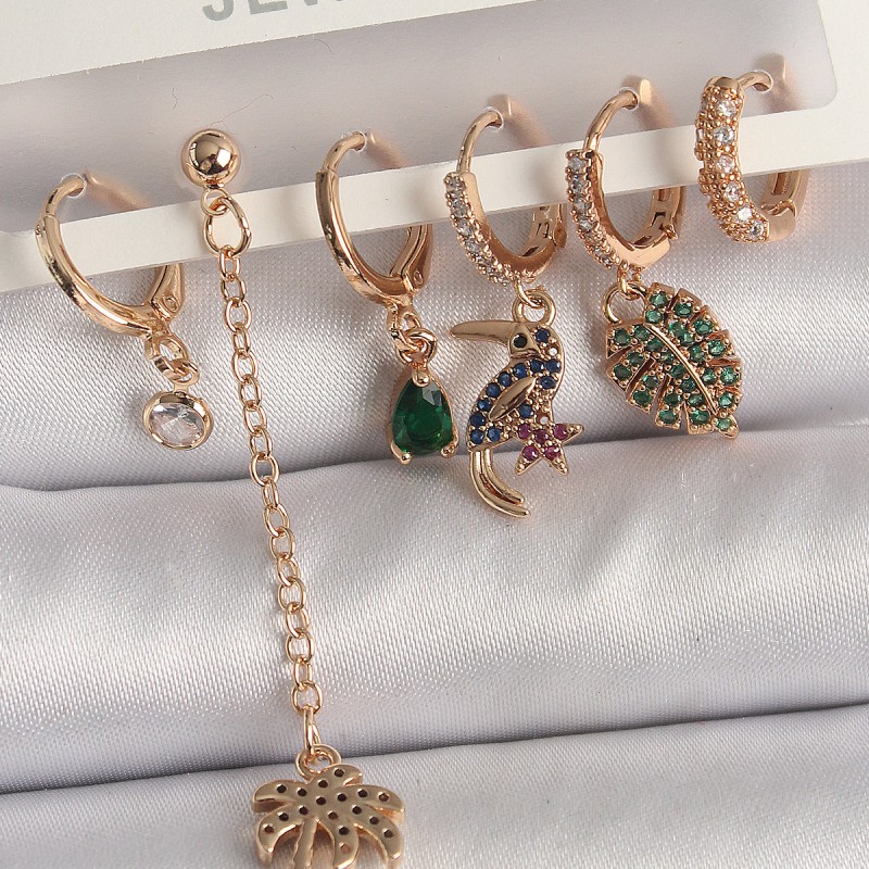 Pirinç Gold Renk Sallantı Zirkon Taşlı Ağaç Figür Kadın Küpe Seti Pirinç Gold Renk Sallantı Zirkon Taşlı Ağaç Figür Kadın Küpe Seti