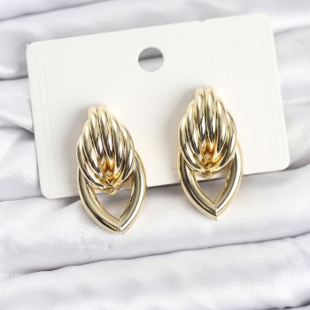 Pirinç Gold Renk Sarmal Damla Model Vintage Kadın Küpe Pirinç Gold Renk Sarmal Damla Model Vintage Kadın Küpe