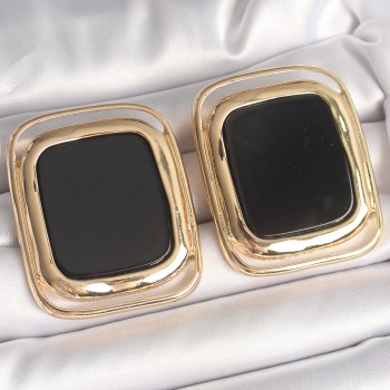 Pirinç Gold Renk Siyah Mineli Kare Model Kadın Küpe Pirinç Gold Renk Siyah Mineli Kare Model Kadın Küpe