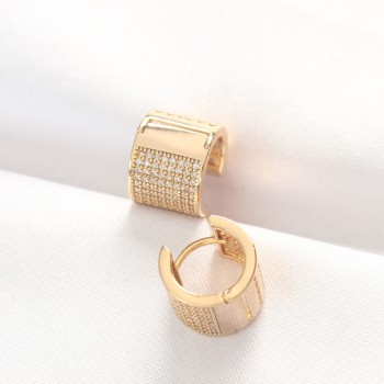 Pirinç Gold Renk Taşlı Minimal Küpe Pirinç Gold Renk Taşlı Minimal Küpe