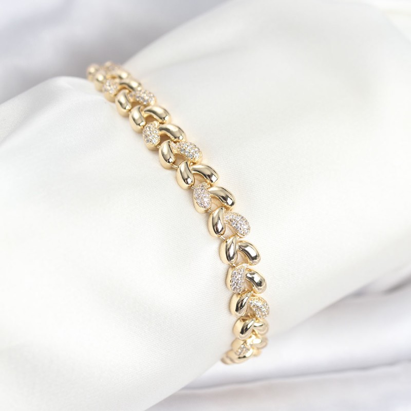 Pirinç Gold Renk VIP Seri Sarmal Damla Model Zirkon Taşlı Kadın Bileklik Pirinç Gold Renk VIP Seri Sarmal Damla Model Zirkon Taşlı Kadın Bileklik