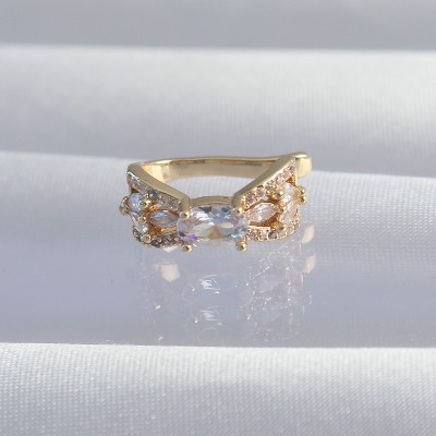Pirinç Gold Renk Zirkon Taş Kaplama Earcuff Küpe Pirinç Gold Renk Zirkon Taş Kaplama Earcuff Küpe