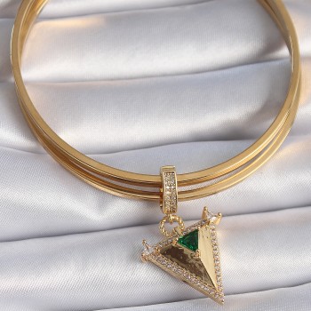 Pirinç Gold Renk Zirkon Taşlı 3D Üçgen Model Ajda Charm Pirinç Gold Renk Zirkon Taşlı 3D Üçgen Model Ajda Charm