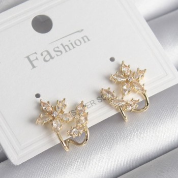 Pirinç Gold Renk Zirkon Taşlı Çiçek Model Kadın Küpe