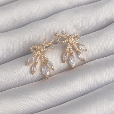 Pirinç Gold Renk Zirkon Taşlı Fiyonk Küpe Pirinç Gold Renk Zirkon Taşlı Fiyonk Küpe