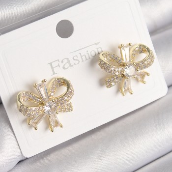 Pirinç Gold Renk Zirkon Taşlı Fiyonk Model Kadın Küpe Pirinç Gold Renk Zirkon Taşlı Fiyonk Model Kadın Küpe