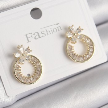 Pirinç Gold Renk Zirkon Taşlı Halka Model Çiçek Figür Kadın Küpe Pirinç Gold Renk Zirkon Taşlı Halka Model Çiçek Figür Kadın Küpe