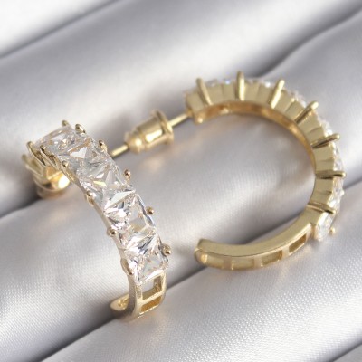Pirinç Gold Renk Zirkon Taşlı Halka Model Kadın Küpe Pirinç Gold Renk Zirkon Taşlı Halka Model Kadın Küpe
