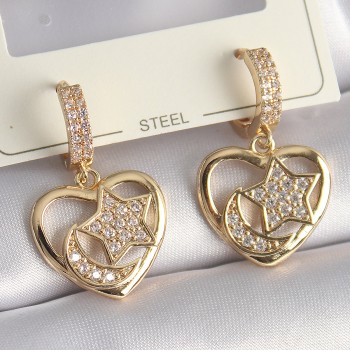 Pirinç Gold Renk Zirkon Taşlı Kalp Model Ay Yıldız İşleme Kadın Küpe Pirinç Gold Renk Zirkon Taşlı Kalp Model Ay Yıldız İşleme Kadın Küpe