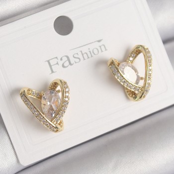 Pirinç Gold Renk Zirkon Taşlı Kalp Model Kadın Küpe Pirinç Gold Renk Zirkon Taşlı Kalp Model Kadın Küpe