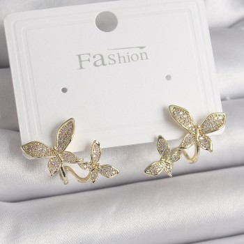 Pirinç Gold Renk Zirkon Taşlı Kelebek Model Kadın Küpe Pirinç Gold Renk Zirkon Taşlı Kelebek Model Kadın Küpe