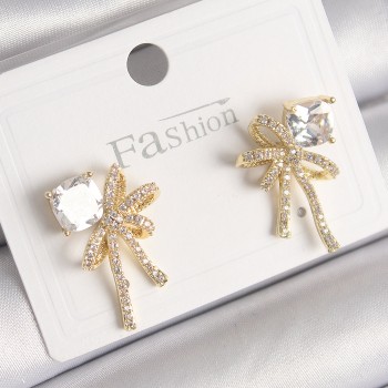 Pirinç Gold Renk Zirkon Taşlı Kurdele Model Kadın Küpe