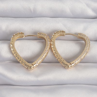 Pirinç Gold Renk Zirkon Taşlı Motifli Kalp Küpe Pirinç Gold Renk Zirkon Taşlı Motifli Kalp Küpe
