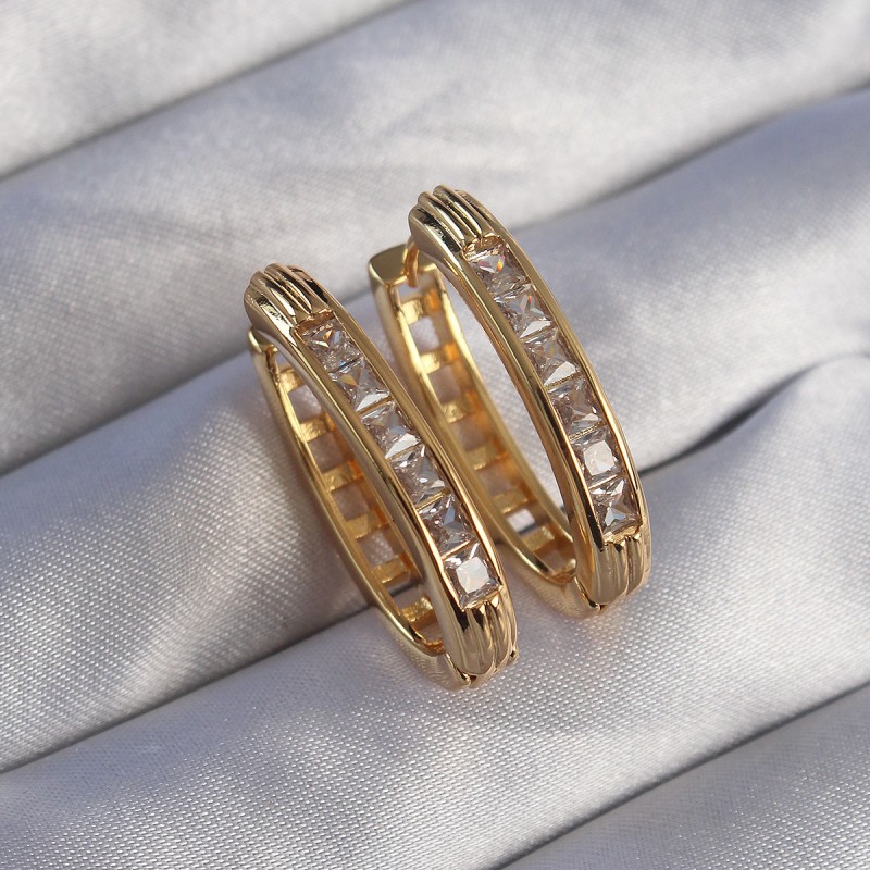 Pirinç Gold Renk Zirkon Taşlı Oval Model Küpe Pirinç Gold Renk Zirkon Taşlı Oval Model Küpe