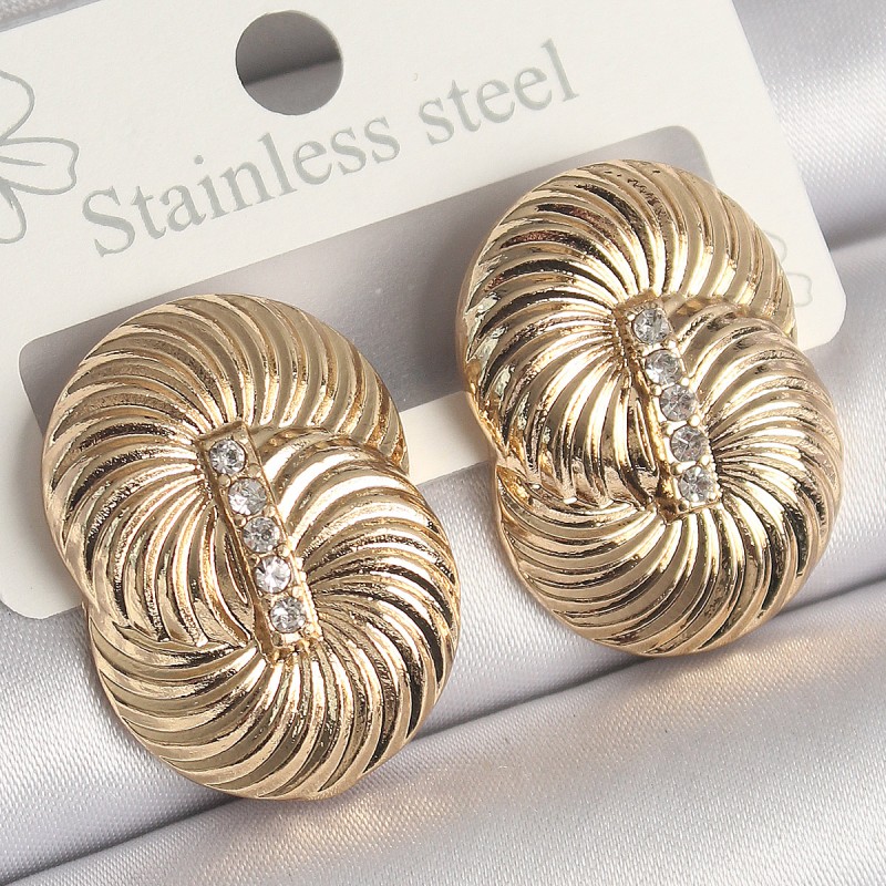 Pirinç Gold Renk Zirkon Taşlı Sarmal Model Kadın Küpe Pirinç Gold Renk Zirkon Taşlı Sarmal Model Kadın Küpe