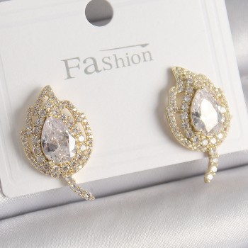 Pirinç Gold Renk Zirkon Taşlı Yaprak Model Kadın Küpe Pirinç Gold Renk Zirkon Taşlı Yaprak Model Kadın Küpe