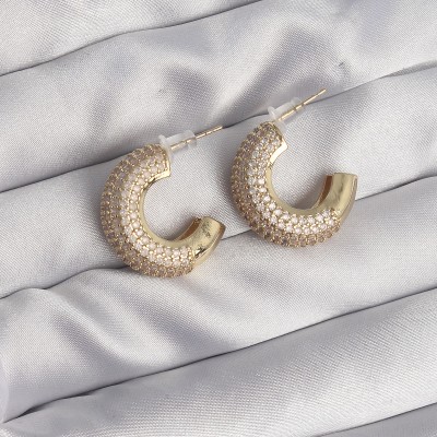 Pirinç Gold Renk Zirkon Taşlı Yarım Halka Küpe Pirinç Gold Renk Zirkon Taşlı Yarım Halka Küpe