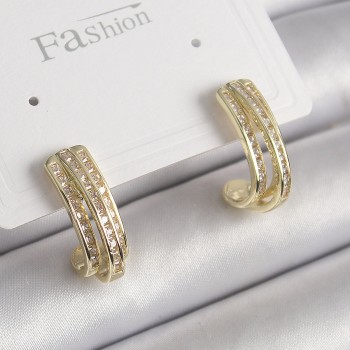 Pirinç Gold Renk Zirkon Taşlı Yarım Halka Model Kadın Küpe Pirinç Gold Renk Zirkon Taşlı Yarım Halka Model Kadın Küpe
